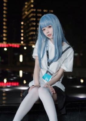 我一个人的假期电影播放_爱奇艺VIP神马影院手机在线